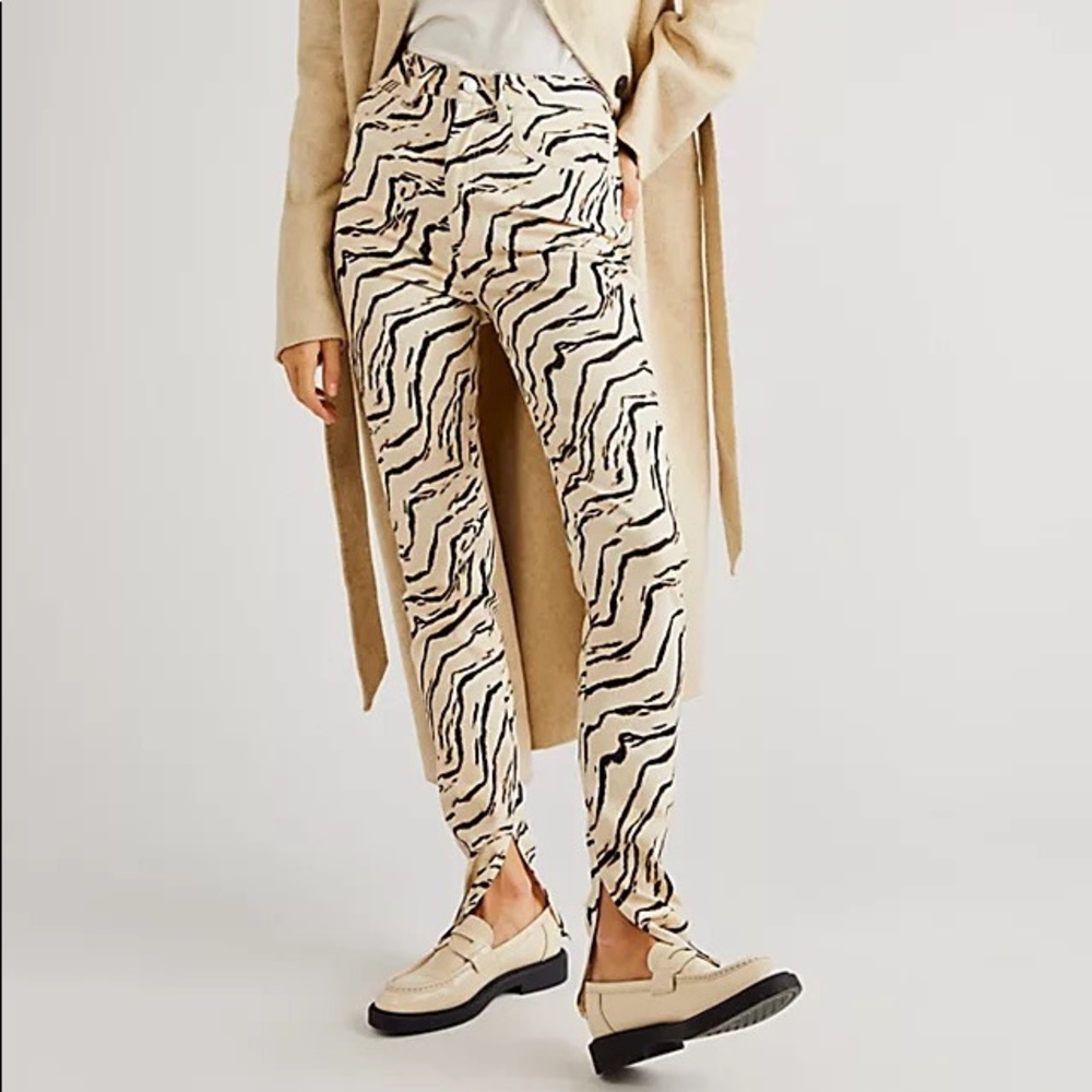 WeWoreWhat Piped Stiletto Slit Pant in Tiger Ivory